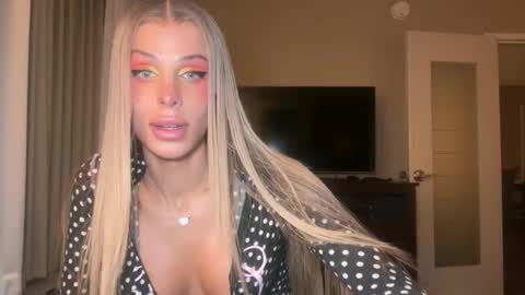 Julie online show from February 25, 3:43 am