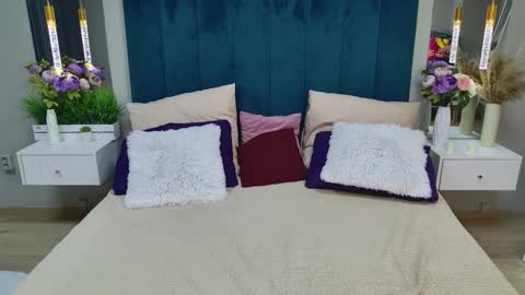 juliehill online show from February 7, 7:00 am