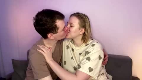 Julie and Thomas online show from February 13, 7:44 am