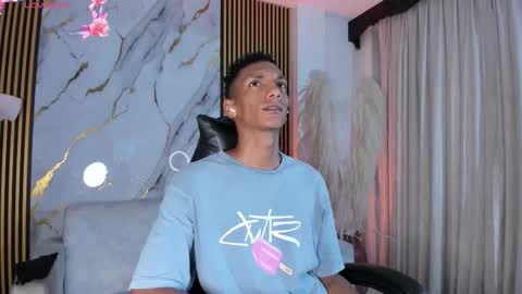 Julien online show from February 6, 12:30 pm