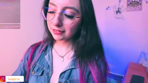 Snapshot of julieta_shelby chatting on October 22, 10:55 pm Julieta Independent model online show from October 22, 10:55 pm