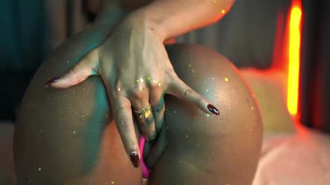 julietawinona online show from March 7, 10:10 pm