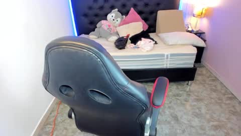 Snapshot of julieth_love_ chatting on October 12, 1:15 pm Julieth online show from October 12, 1:15 pm