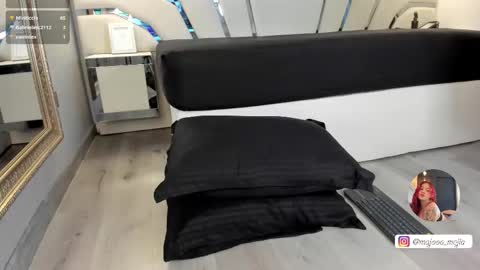 Julieth online show from September 16, 4:59 am