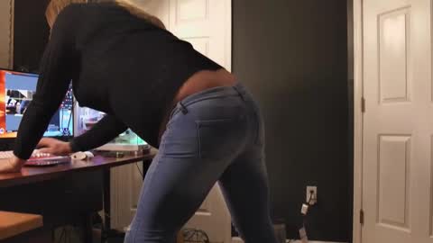 Julie TS online show from February 15, 10:25 am