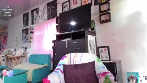 Snapshot of juliette_sweet05 chatting on September 23, 5:19 pm juliette online show from September 23, 5:19 pm
