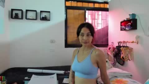 Snapshot of juliette_sweet05 chatting on October 17, 6:34 pm juliette online show from October 17, 6:34 pm