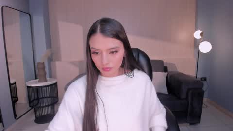 Juliette Moreau online show from April 3, 8:38 pm