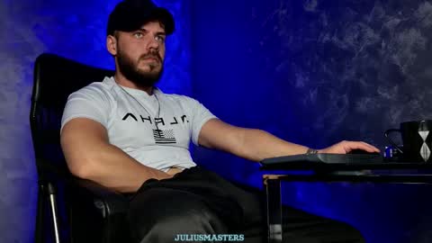 JULiUS   online show from January 13, 9:11 pm