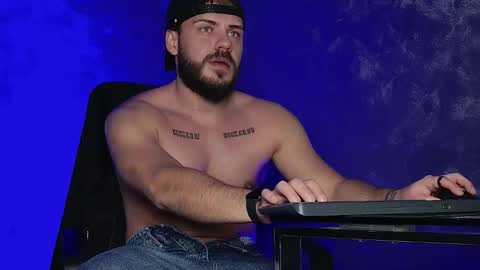 JULiUS   online show from December 18, 9:32 pm