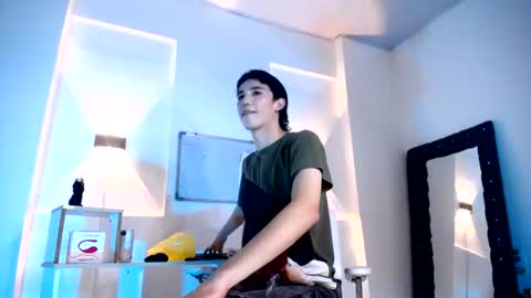 jullian online show from July 27, 7:33 pm