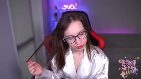 Snapshot of just_emmy chatting on February 28, 4:32 am just call me Emmy online show from February 28, 4:32 am