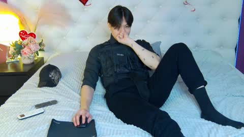 Snapshot of just_gay_ chatting on February 18, 5:20 pm just_gay_ online show from February 18, 5:20 pm