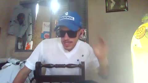 just_kisses online show from August 9, 5:07 pm