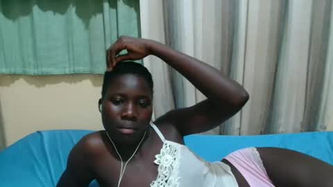 Snapshot of just_lyra chatting on October 20, 6:46 pm Lyra online show from October 20, 6:46 pm