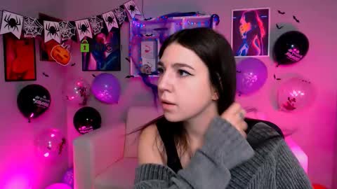 Snapshot of justcamila_ chatting on October 21, 11:37 am justcamila online show from October 21, 11:37 am