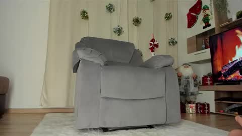 Chloe online show from December 1, 3:54 pm