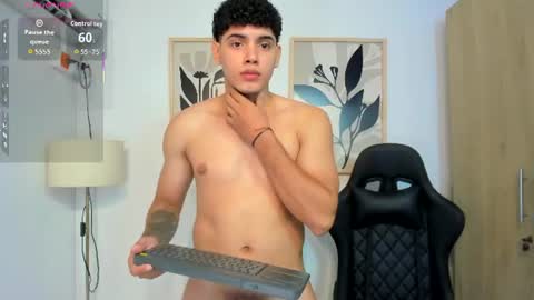 justin_payn14 online show from June 19, 1:39 pm