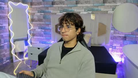  justin  online show from April 12, 11:47 am