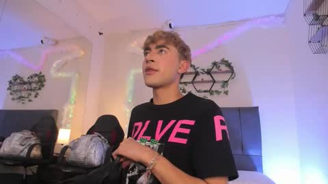 Justin online show from December 1, 11:30 am