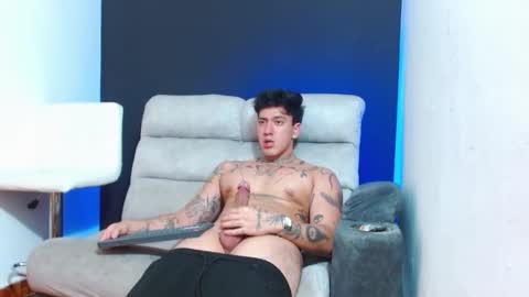 justinfuller_31 online show from March 16, 5:44 am