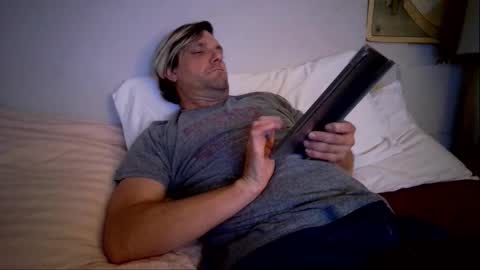 JustinNorthwood online show from November 12, 7:43 am