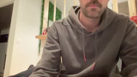 Snapshot of justmeandyou00 chatting on February 20, 6:03 pm justmeandyou00 online show from February 20, 6:03 pm