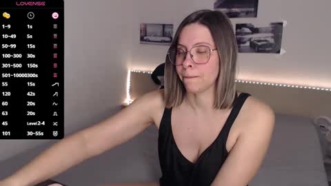 Julie online show from March 7, 4:07 pm