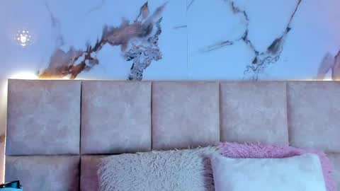 kaarol01 online show from April 18, 2:46 am