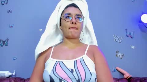 kaira_mosse_ online show from December 4, 11:54 am