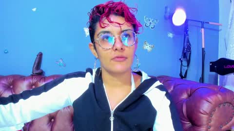kaira_mosse_ online show from May 9, 11:27 am