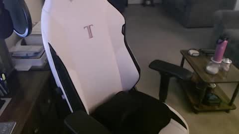 Snapshot of kait331 chatting on January 6, 1:09 am Camprincess331 online show from January 6, 1:09 am