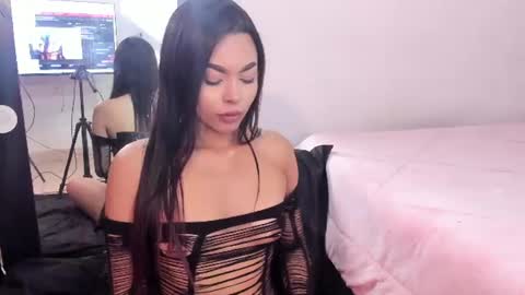 karely_laurent online show from July 25, 9:35 pm