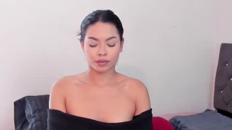 karely_laurent online show from July 15, 11:41 pm