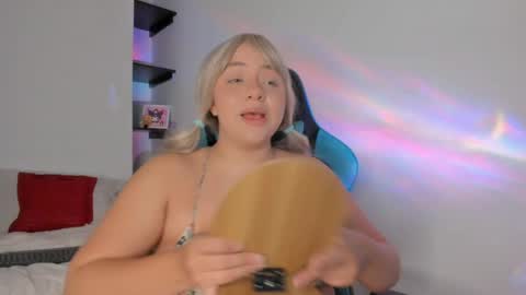 kariina_wong online show from June 4, 11:11 pm