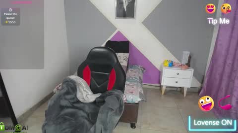 Snapshot of karla_charloby chatting on February 28, 1:58 pm Karla online show from February 28, 1:58 pm