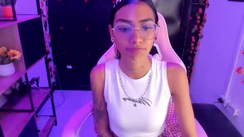 karlaslutskinny__ online show from February 22, 10:34 pm