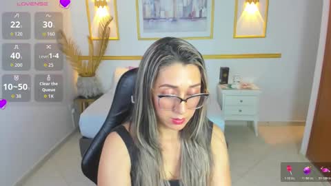 karlyy_ online show from November 21, 7:23 pm