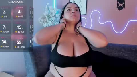 karo_linee online show from June 26, 12:21 pm