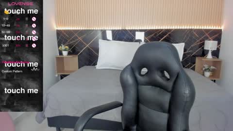 karol_cortes online show from May 6, 12:44 pm
