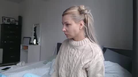 Snapshot of karolinas777x chatting on February 20, 11:09 am Karolinas777x online show from February 20, 11:09 am