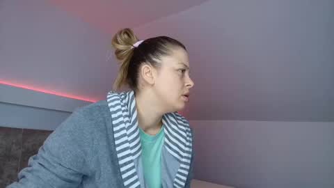 KateAllyaa online show from January 12, 7:48 am