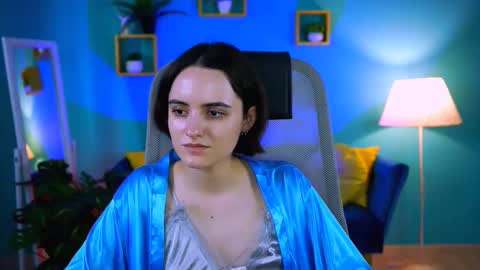 katewillows online show from February 9, 8:51 am