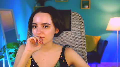 katewillows online show from December 18, 8:20 am