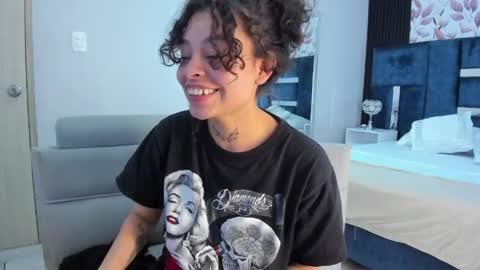 KatheGomez  online show from April 1, 9:32 am