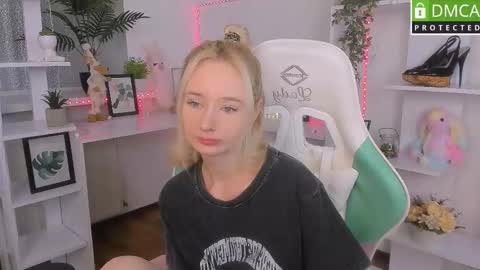 Snapshot of katia_kim chatting on October 23, 6:15 am Katia online show from October 23, 6:15 am