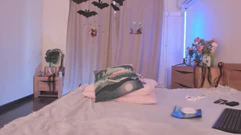 Kate online show from October 27, 8:03 am