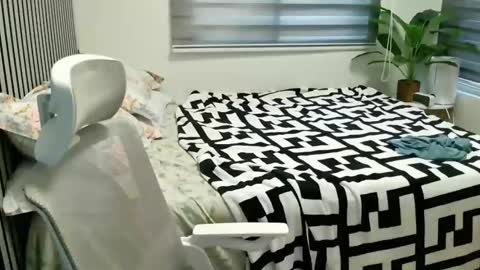 katiefrox  online show from January 15, 6:12 am