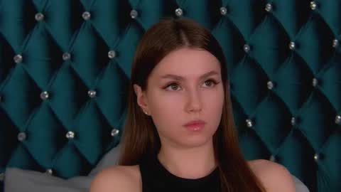 katiereeves online show from October 21, 6:55 pm