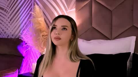 KatJolie online show from October 20, 7:30 pm